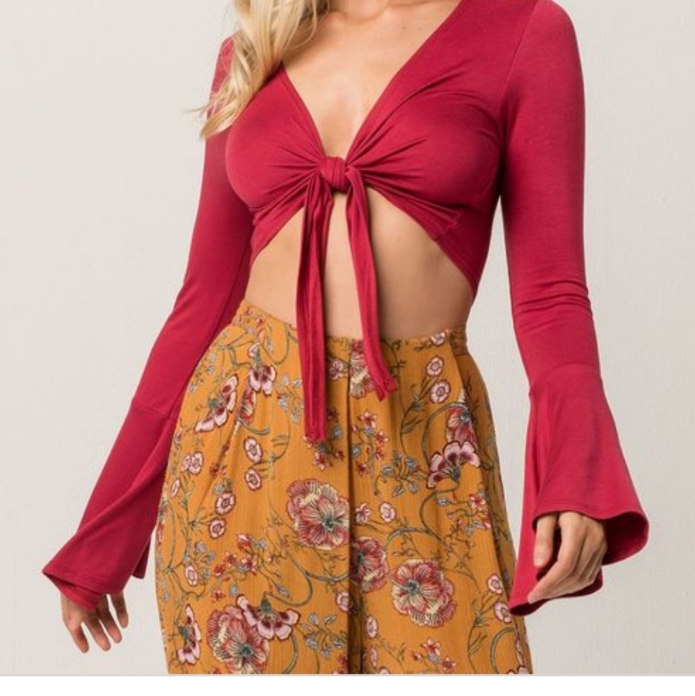 Knot Front‎ Tie Crop Top